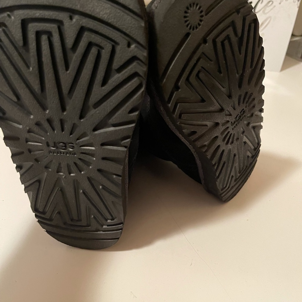 Ugg’s beautiful boots with very unique design - Picture 12 of 14